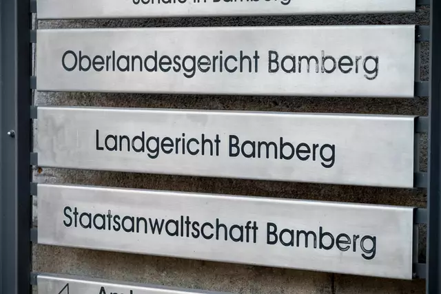 Die Staatsanwaltschaft Bamberg hat Anklage gegen einen 73-Jährigen wegen Mordes erhoben. Eine Leiche in dem Fall gibt es aktuell nicht.  | Foto: Daniel Vogl/dpa