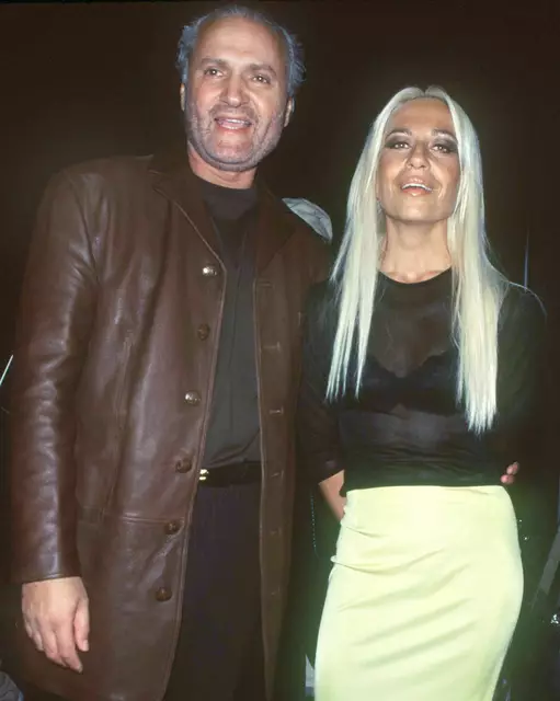 Donatella Versace und ihr Bruder Gianni galten als unzertrennlich. | Foto: Jerzy Dabrowski/dpa (Archivbild)