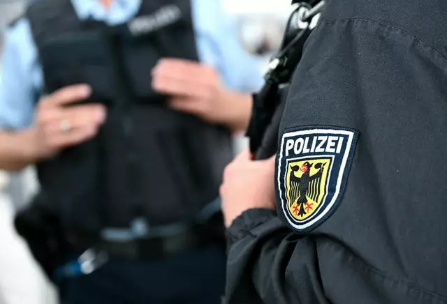 Laut Bundespolizei erlitt das Mädchen nur Prellungen. (Symbolbild) | Foto: Sven Hoppe/dpa