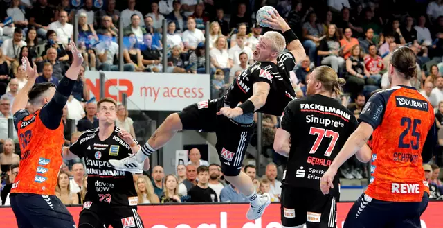 Marek Nissen vom HC Erlangen beim Sprungwurf gegen die Rhein-Neckar Löwen | Foto: JockiFoto, Erlangen