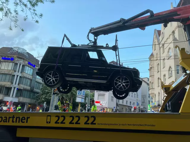 Eine Tote, sieben Verletzte: Fragen nach Stuttgarter Unfall | Foto: Bernd Weißbrod/dpa