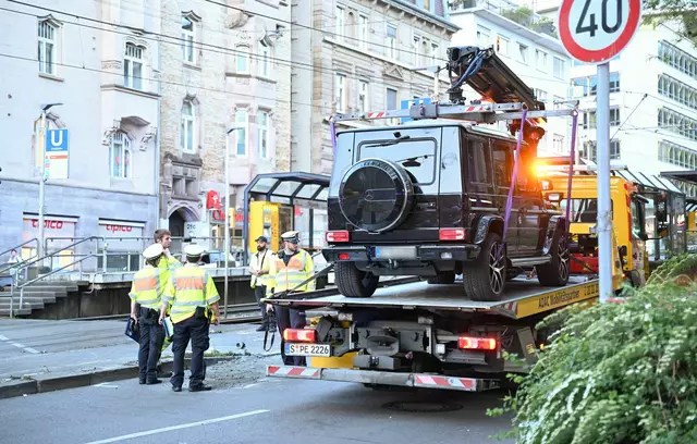 Die Ermittler wollen den genauen Unfallhergang klären. | Foto: Bernd Weißbrod/dpa