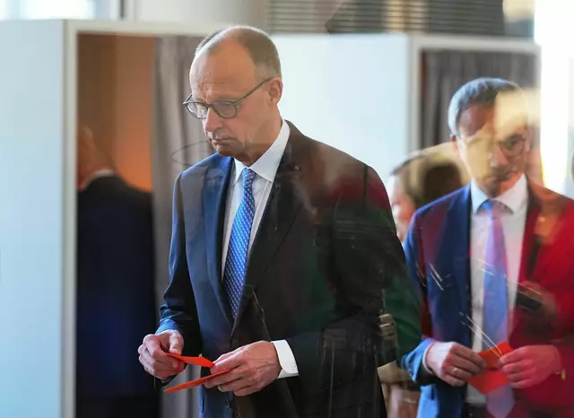 Merz ist im ersten Wahlgang durchgefallen - ein Novum.  | Foto: Michael Kappeler/dpa