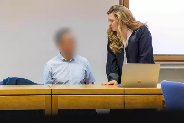 Der Angeklagte hat die Statik der Brückenkonstruktion berechnet. | Foto: Heiko Becker/dpa