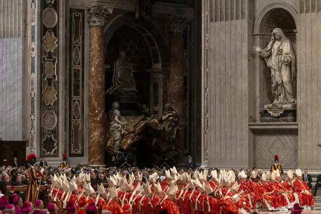 Die Wahl eines neuen Papstes erfolgt streng abgeschirmt von der Außenwelt. | Foto: Oliver Weiken/dpa