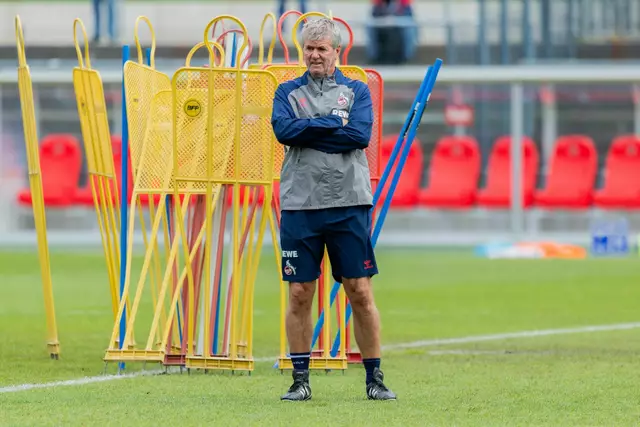 Friedhelm Funkel soll die Kölner sicher in die Bundesliga führen. | Foto: Rolf Vennenbernd/dpa