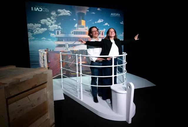 Einmal wie Jack und Rose am Bug der «Titanic» stehen - auch das ermöglicht die Ausstellung. | Foto: Sven Hoppe/dpa