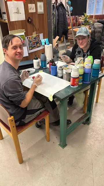 Immer wieder haben die Teilnehmenden Ideen für ihre Kunstwerke. Sehenswert! | Foto: Lebenshilfe Nürnberger Land e. V.