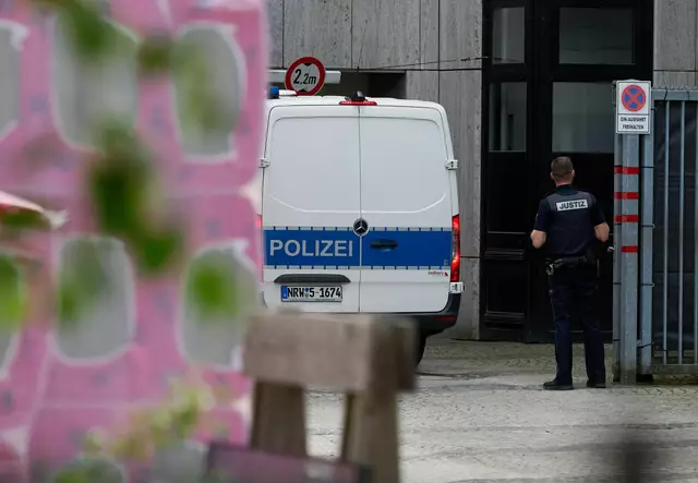 Im Landgericht Bielefeld wurde der Tatverdächtige einem Haftrichter vorgeführt. | Foto: Bernd Thissen/dpa