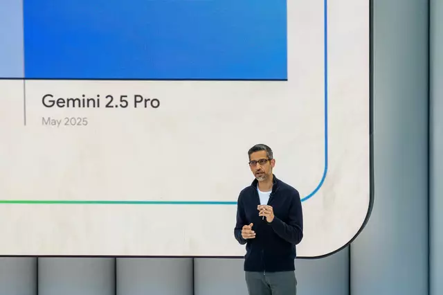 Google-Chef Sundar Pichai spricht über Gemini, Googles Antwort auf ChatGPT und Co. | Foto: Andrej Sokolow/dpa