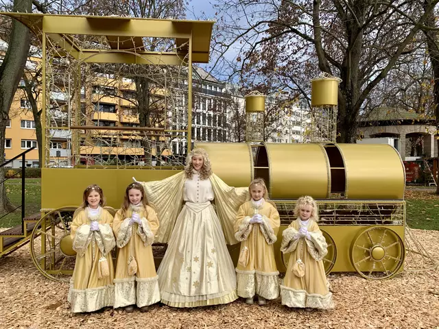 Das Fürther Christkind mit seinen Engeln.  | Foto: © Stadt Fürth/Claudia Wunder