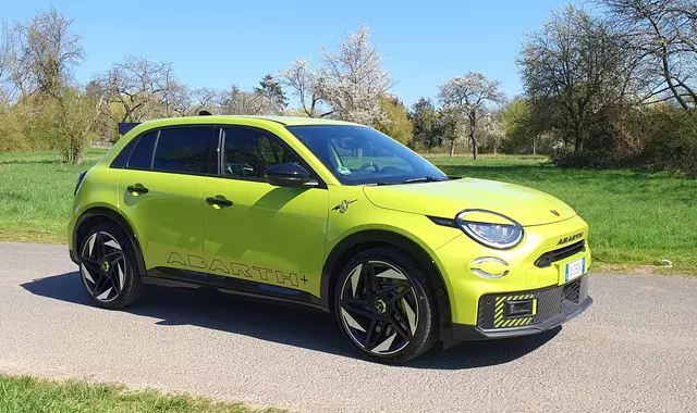 Abarth 600e. | Foto: Autoren-Union Mobilität/Frank Wald
