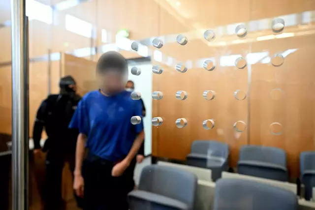 Der Angeklagte hat die Tat gestanden. | Foto: Federico Gambarini/dpa