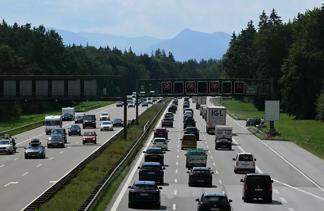 Auch auf den bayerischen Autobahnen werden Reisende viel Geduld brauchen.  | Foto: Felix Hörhager/dpa
