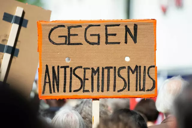 Die allermeisten Fälle - insgesamt 5.857 - wurden als "israelbezogener Antisemitismus" eingestuft. Das waren mehr als doppelt so viele Fälle wie 2023.  | Foto: Christophe Gateau/dpa