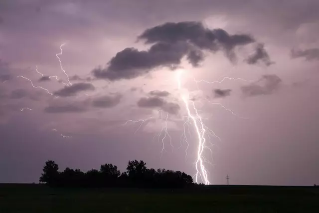 Meteorologen warnen vor heftigen Unwettern in Bayern - und das just am Nations-League-Spieltag. | Foto: Alexander Wolf/onw-images/dpa