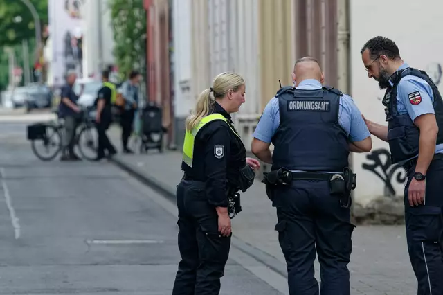 Die Kölner City hat sich durch die größte Evakuierung seit 1945 in eine Geisterstadt verwandelt. Mehr als 20 000 Menschen mussten ihre Wohnungen verlassen. | Foto: Henning Kaiser/dpa