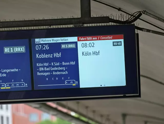 Die Kölner City hat sich durch die größte Evakuierung seit 1945 in eine Geisterstadt verwandelt. Mehr als 20 000 Menschen mussten ihre Wohnungen verlassen. | Foto: Henning Kaiser/dpa