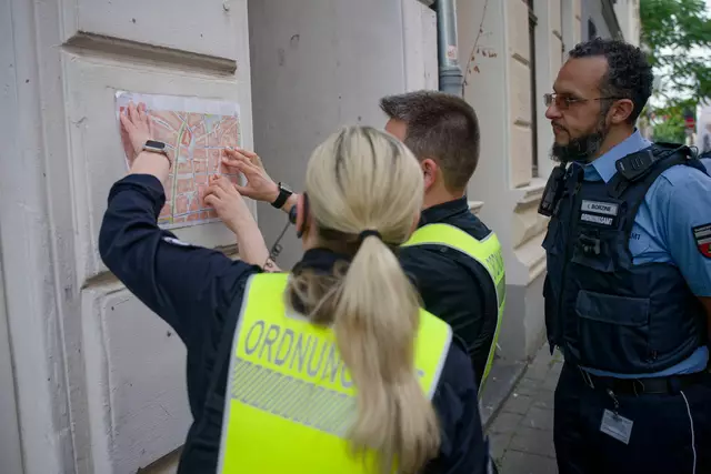 Die Kölner City hat sich durch die größte Evakuierung seit 1945 in eine Geisterstadt verwandelt. Mehr als 20 000 Menschen mussten ihre Wohnungen verlassen. | Foto: Henning Kaiser/dpa