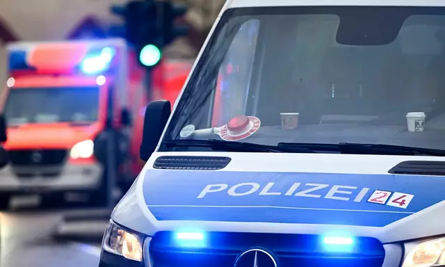 Ein Mann hat in einem Supermarkt einen Kunden mit angegriffen und verletzt. (Symbolbild) | Foto: Jens Kalaene/dpa