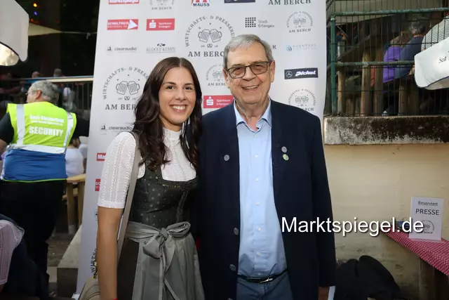 Michael Pickel und seine Tochter Andrea Schmucker, Geschäftsführer und Inhaber des Mercedes-Benz Autohauses Josef Pickel in Erlangen.