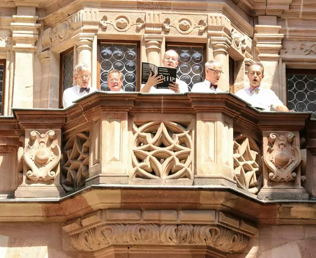 Zugabe der Franconian Harmonists auf der Empore des Pellerhofes bei einem früheren Konzert.  | Foto: Nicole Fuchsbauer