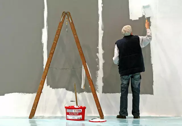 Mehr als jeder zweite Babyboomer eines Jahrgangs arbeitet bis zum Rentenalter.  | Foto: Jan Woitas/dpa-Zentralbild/dpa (Archivbild)