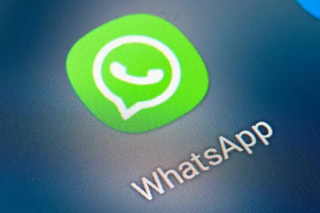 WhatsApp gehört seit 2014 zum Facebook-Konzern. (Archivbild) | Foto: Fabian Sommer/dpa