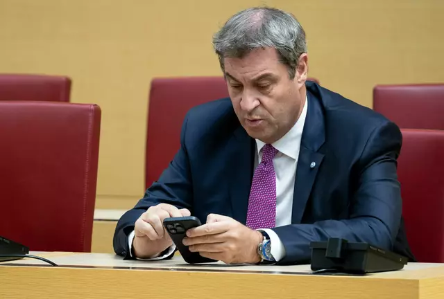 Markus Söder ist gegen eine Altersbegrenzung bei Social Media.  | Foto: Sven Hoppe/dpa