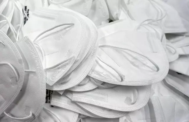 Noch schwelende Rechtsstreitigkeiten mit Lieferanten bergen Milliardenrisiken.  | Foto: Thomas Frey/dpa