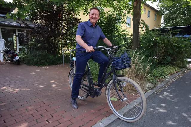 OB Dr. Thomas Jung ist selbst begeisterter Radfahrer.  | Foto: Archiv/ak