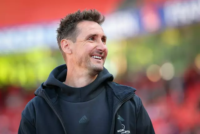 Miroslav Klose will seine Mannschaft weiter entwickeln. | Foto: Daniel Karmann/dpa