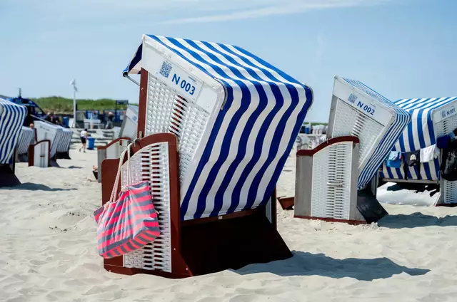 Für viele Menschen unbezahlbar: Eine Woche verreisen in den Sommerferien (Symbolbild)Hauke-Christian Dittrich/dpa | Foto: Hauke-Christian Dittrich/dpa