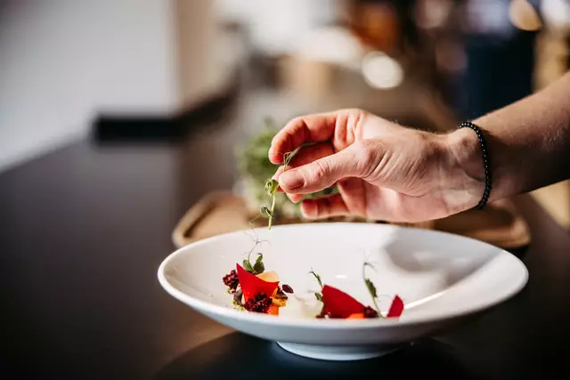 Das Seehotel am Kaiserstrand verwöhnt die Gäste mit kulinarischen Genüssen. | Foto: Frederick Sams