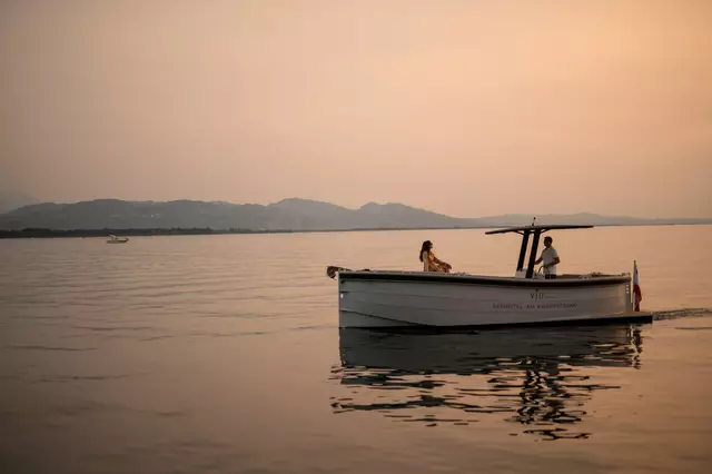 Das hoteleigene Motorboot „VJU“ bringt Gäste auf den Bodensee. | Foto: Frederick Sams