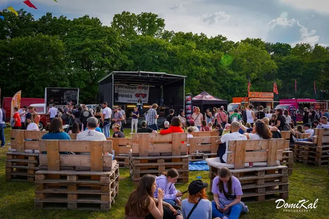 Auf den Food Truck Festivals gibt es nicht nur leckeres Essen und Trinken, sondern auch ein tolle Begleitprogramm. | Foto: DomiKalPhotography