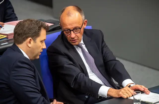Für diese beiden wird der Koalitionsausschuss besonders wichtig: Lars Klingbeil und Friedrich Merz. | Foto: Michael Kappeler/dpa