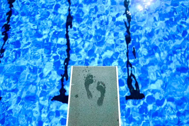 Sicherheit im Freibad für alle - das ist das Ziel. | Foto: Julian Stratenschulte/dpa (Symbolbild)