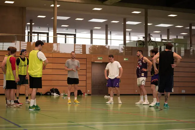 Trainingsauftakt zur neuen Saison mit Kapitän und Trainer Tobias Brockmann | Foto: Mae Pergher