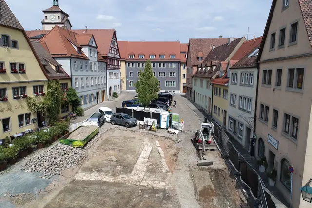 Bei Grabungen in Rothenburg ob der Tauber in Mittelfranken ist das Fundament einer Synagoge aus dem Mittelalter zum Vorschein gekommen. | Foto: KT Kohler &amp; Tomo Archäologie/dpa