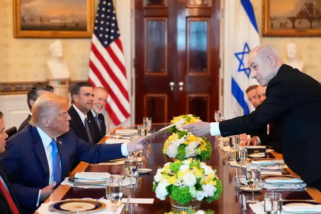 Israels Regierungschef Netanjahu hat US-Präsident Trump für den Friedensnobelpreis nominiert. | Foto: Alex Brandon/AP/dpa