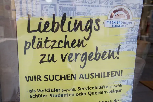 Manche Stellenanzeigen werben auch mit kreativen Sprüchen um Interessenten (Archivbild) | Foto: Stefan Sauer/dpa-Zentralbild/dpa