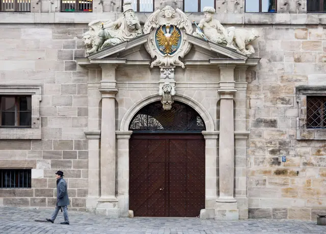 Experten der Stadt Nürnberg versuchen, den Angriff auf die Website abzuwehren. (Symbolbild) | Foto: Nicolas Armer/dpa