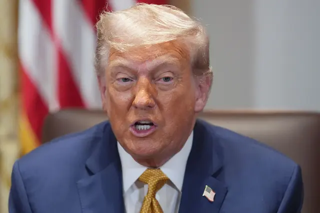 Trump wirft Putin vor, eine Menge Blödsinn zu erzählen. | Foto: Evan Vucci/AP/dpa