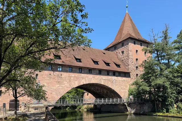 Ab Mitte Juli 2025 beginnt der Servicebetrieb Öffentlicher Raum Nürnberg mit der Sanierung des südlichen Kettenstegs. | Foto: André Winkel / Stadt Nürnberg