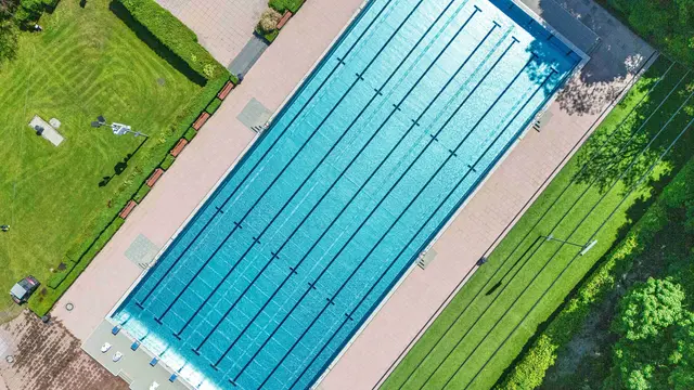 Das 50-Meter-Schwimmerbecken von oben im Mai 2025. | Foto: infra