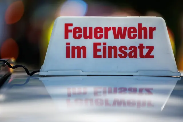 Die Feuerwehr suchte den Gebäudekomplex ab. (Symbolbild) | Foto: Daniel Karmann/dpa