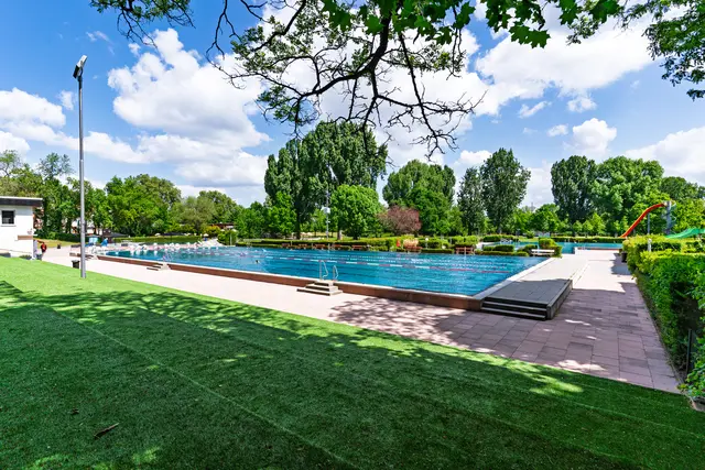 Das 50-Meter-Schwimmerbecken im Mai 2025. | Foto: infra