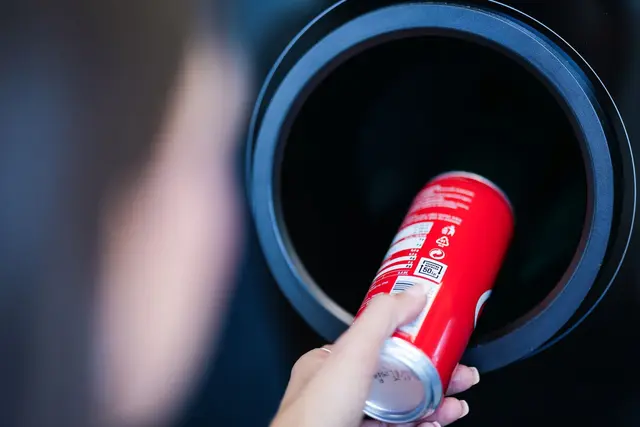 Ärger mit der Pfandrückgabe.  | Foto: Eva Manhart/APA/dpa