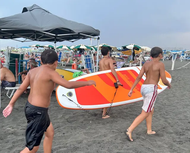 Beim Buddeln im Sand kommt ein 17-jähriger Junge an einem italienischen Strand ums Leben. (Foto: Archiv) | Foto: Christoph Sator/dpa